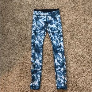 LULULEMON blue tie-dyed leggings